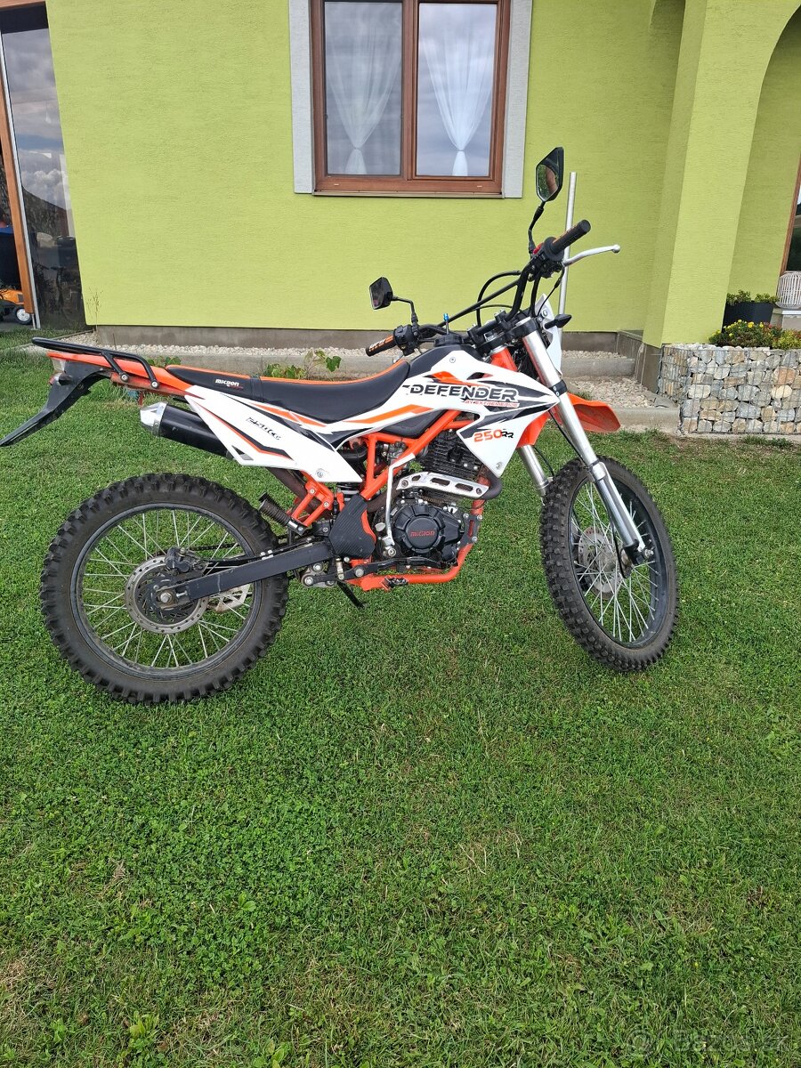Defender 250ccm