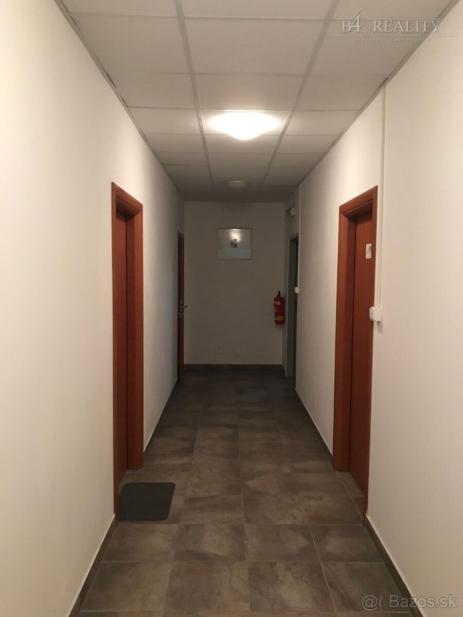 Kancelária na prenájom, 17 m2, Trenčín, Piaristická ul. / ši - 3