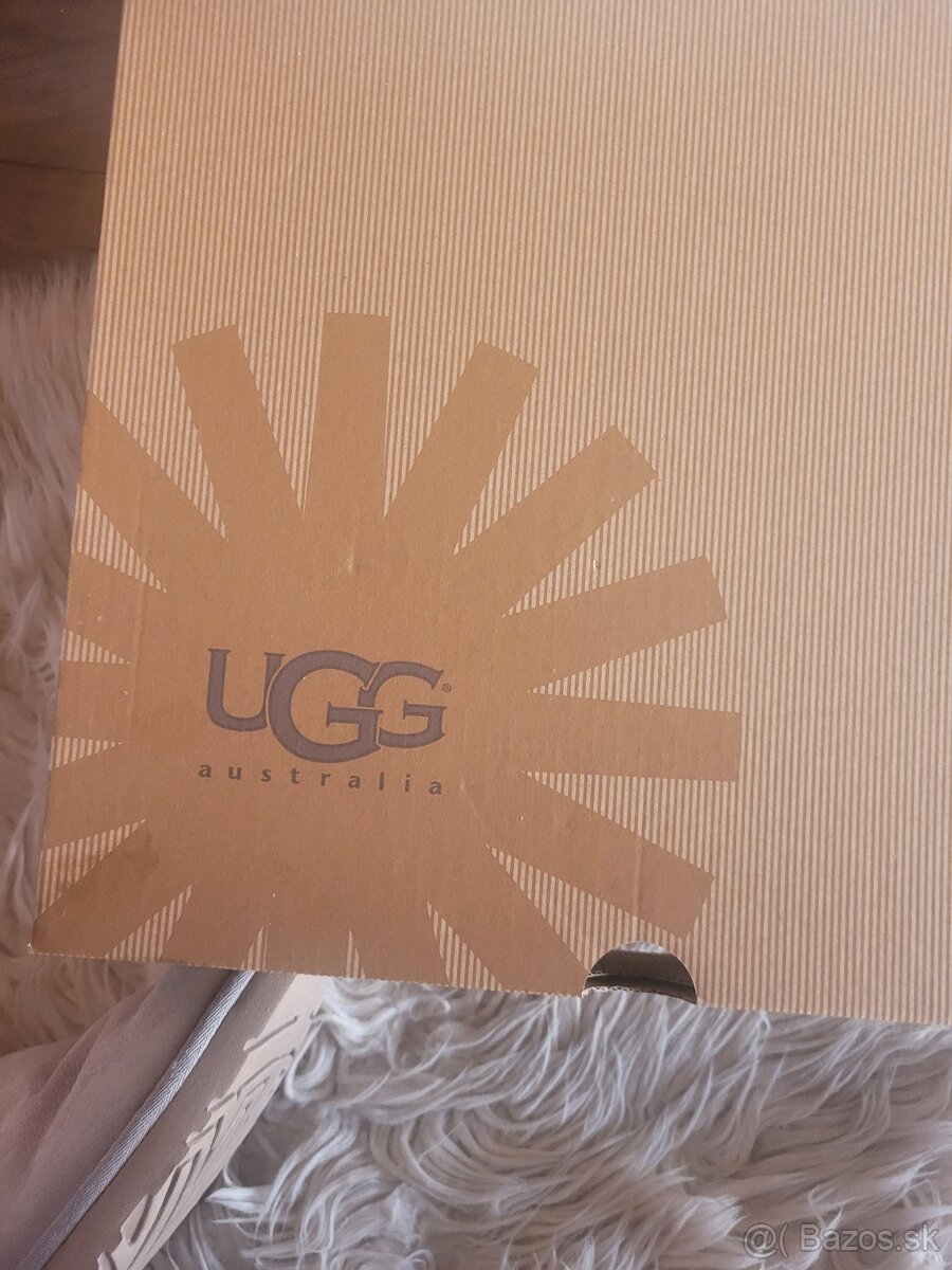 Ugg - 3