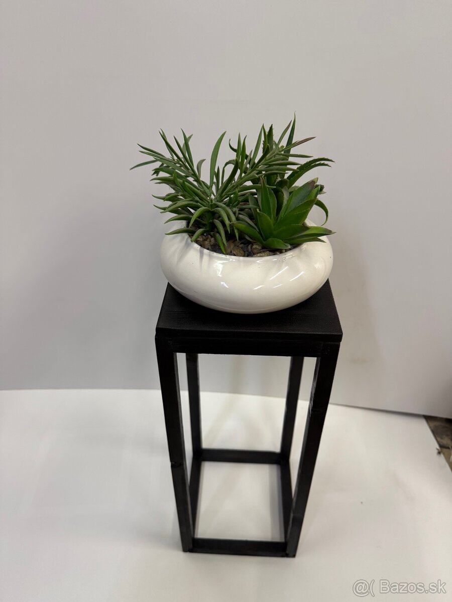 Drevený stojan na kvety - 3