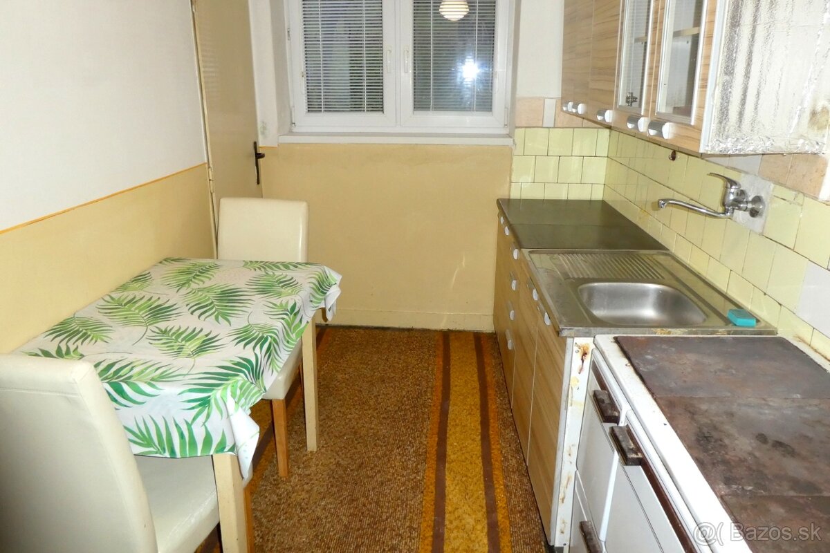 Na predaj 2,5 izbový tehlový byt v Cinobani - 3