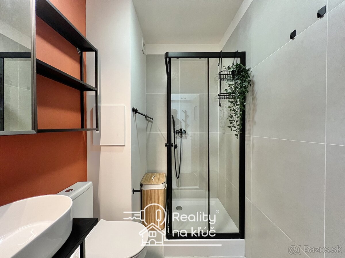 Na prenájom zrekonštruovaná zariadená garsónka na Nábrežnej - 3