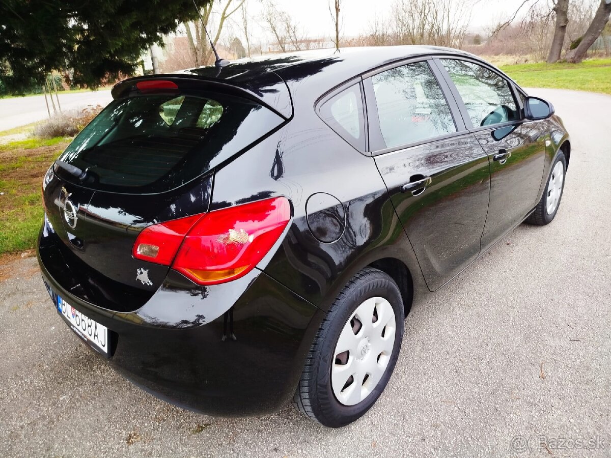 Predám Opel Astra J - 3