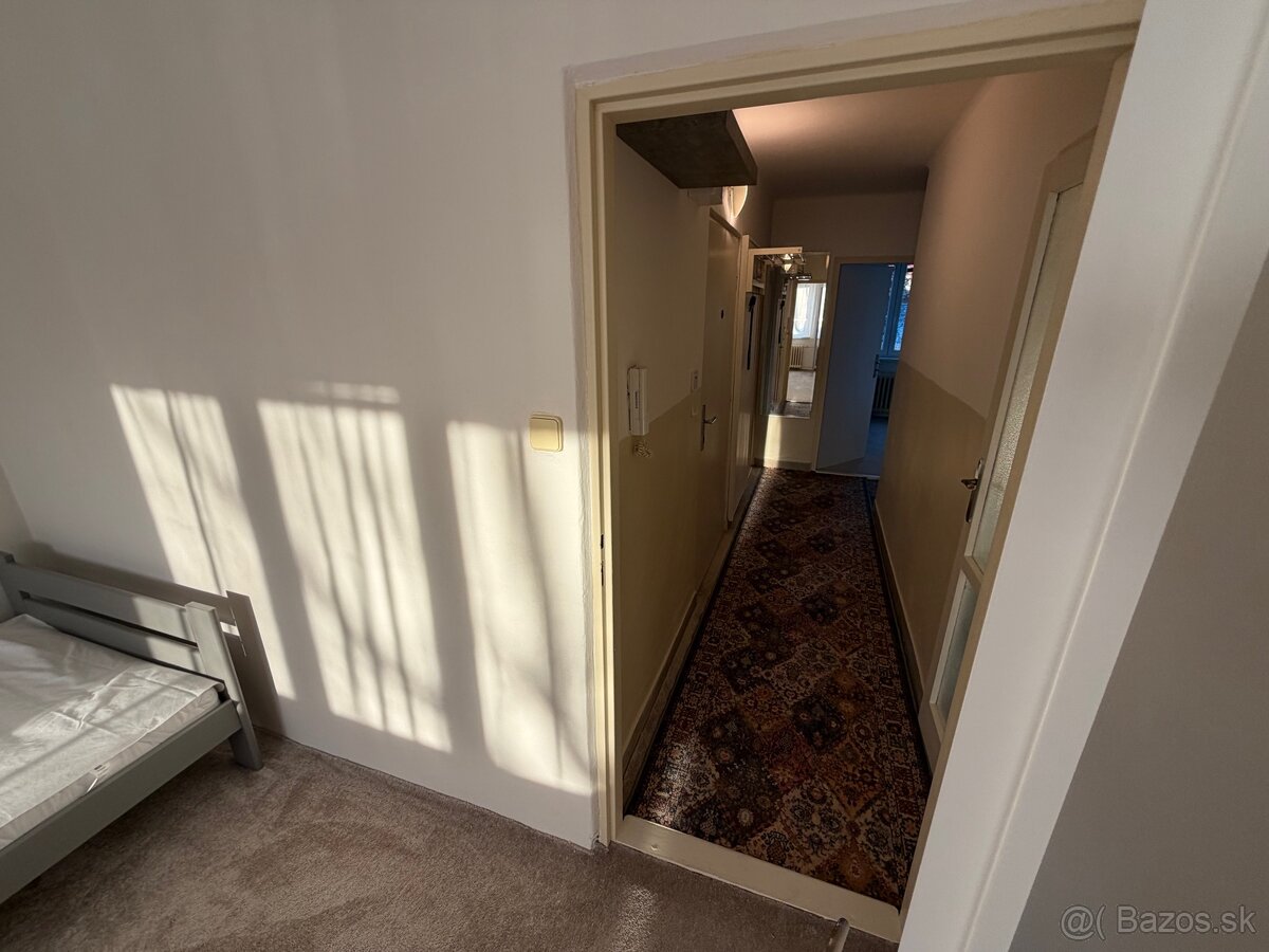 Byt pre študentky - 3