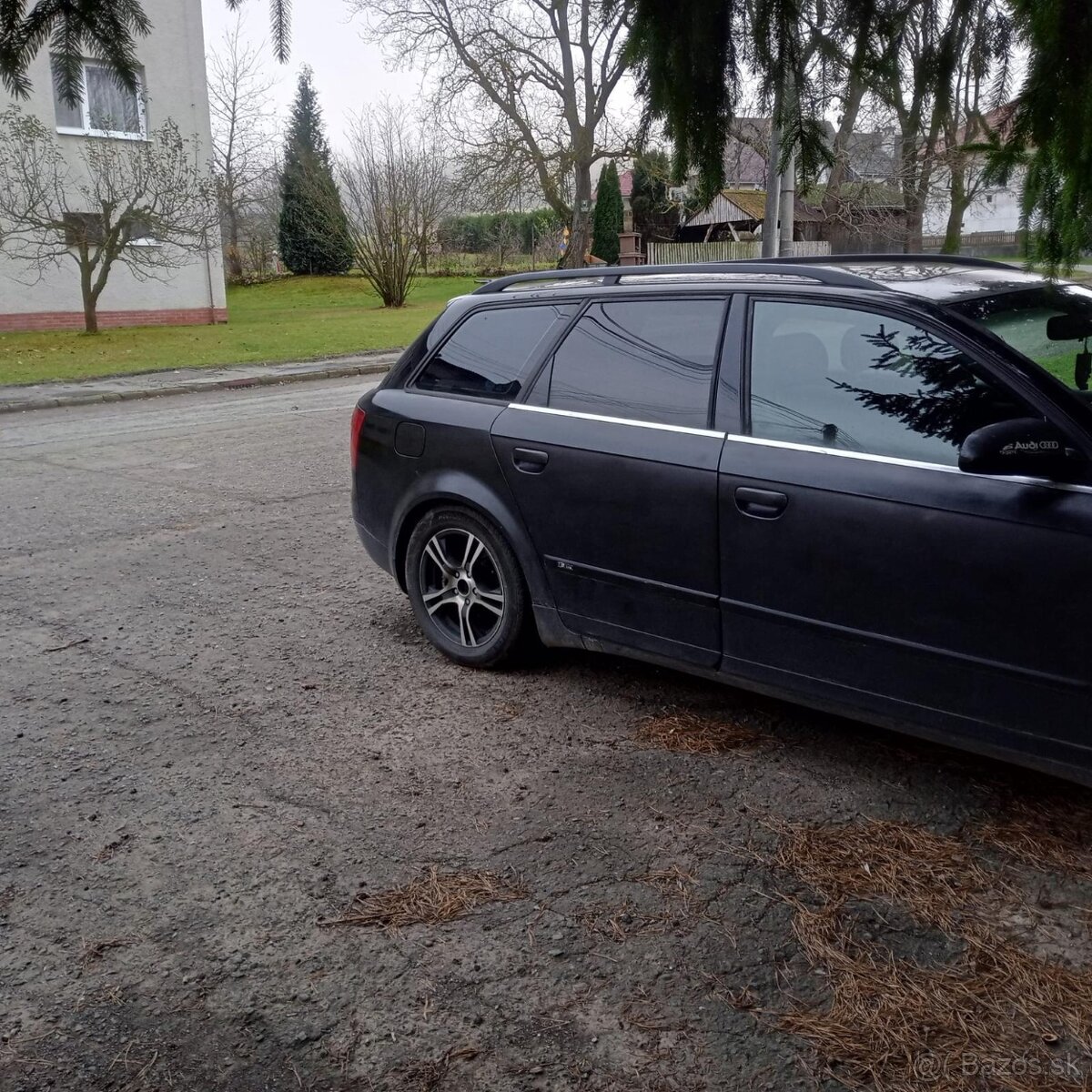 Predám nepojazdné Audi a4 b6 combi čierna farba - 3