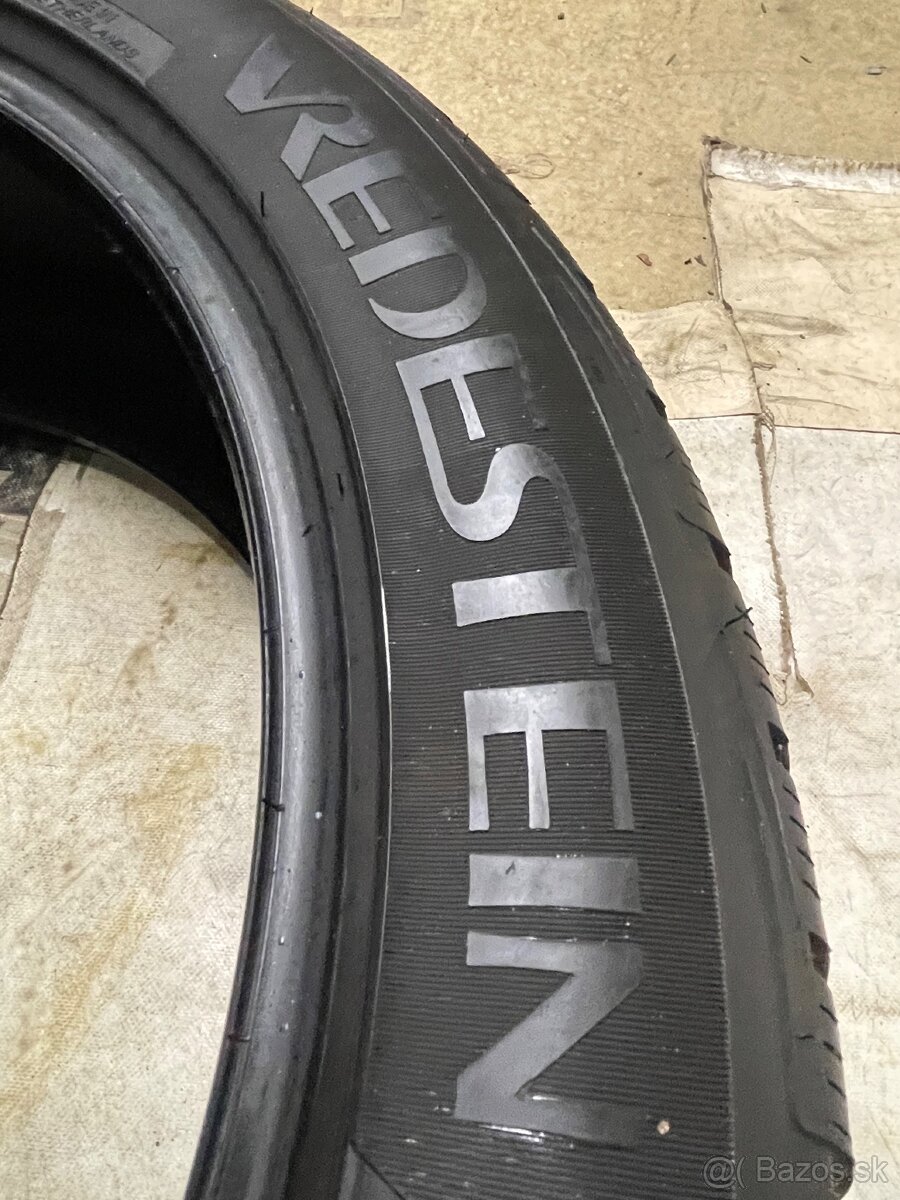 Vredestein 235/45 R19 zimné - 3