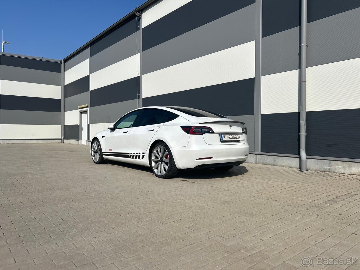 Tesla Model 3 performance - 3