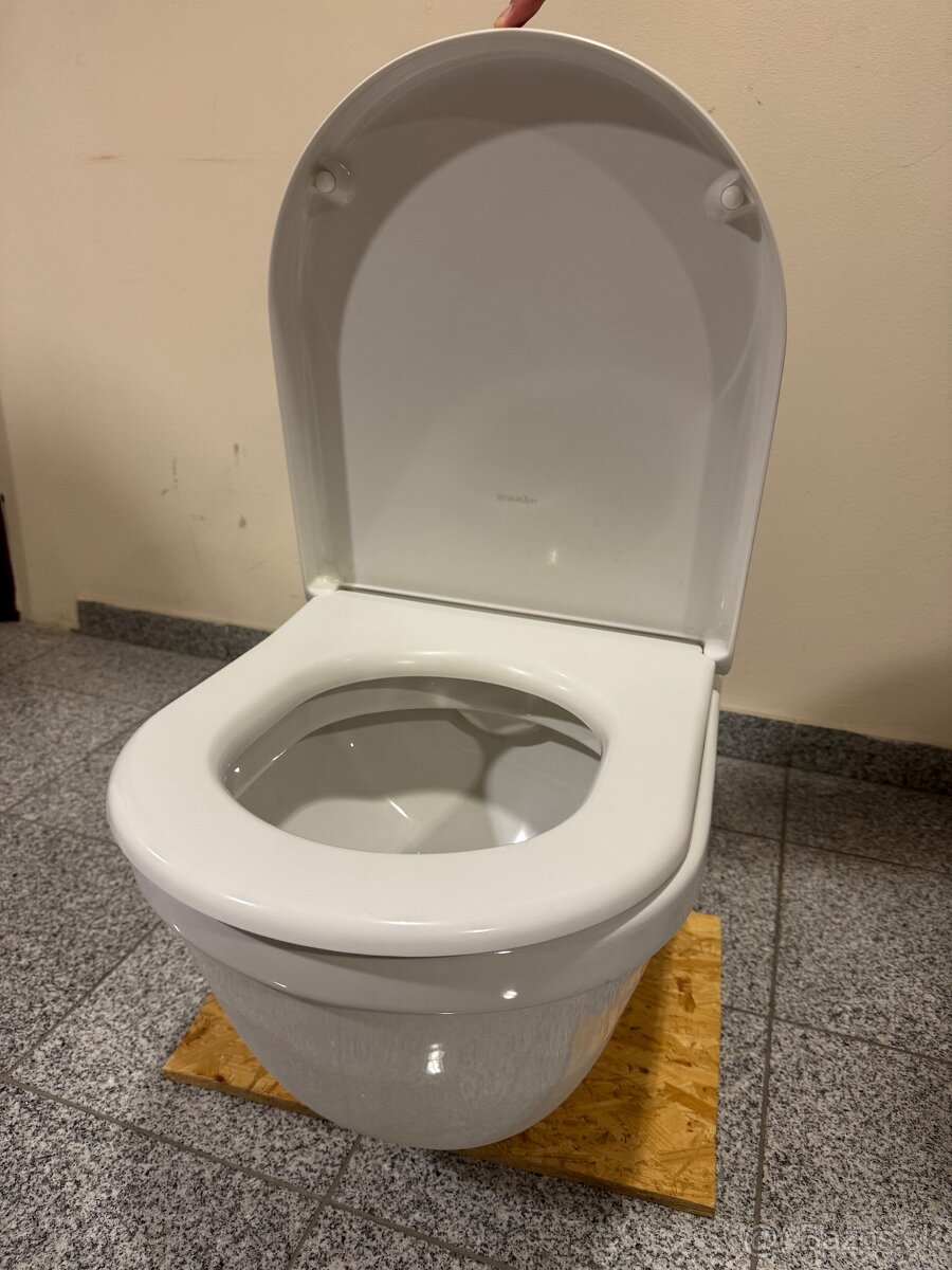 Toaleta WC značky Duravit so sedátkom - 3