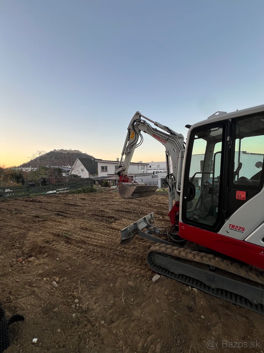 Výkopové, zemné a búracie práce s minibagrom - 3