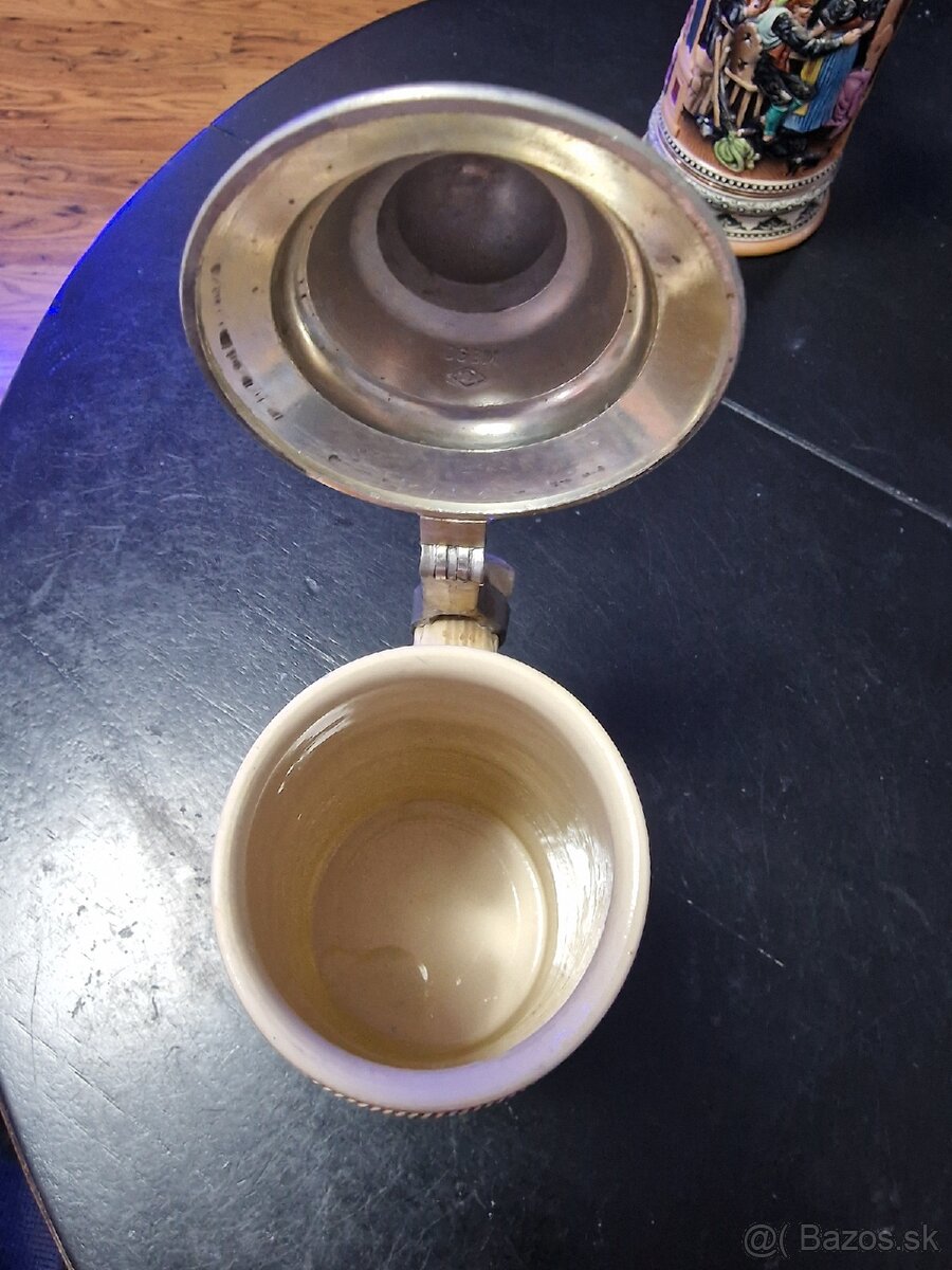 Predám kameninový pivný krčah z viečkom - 3