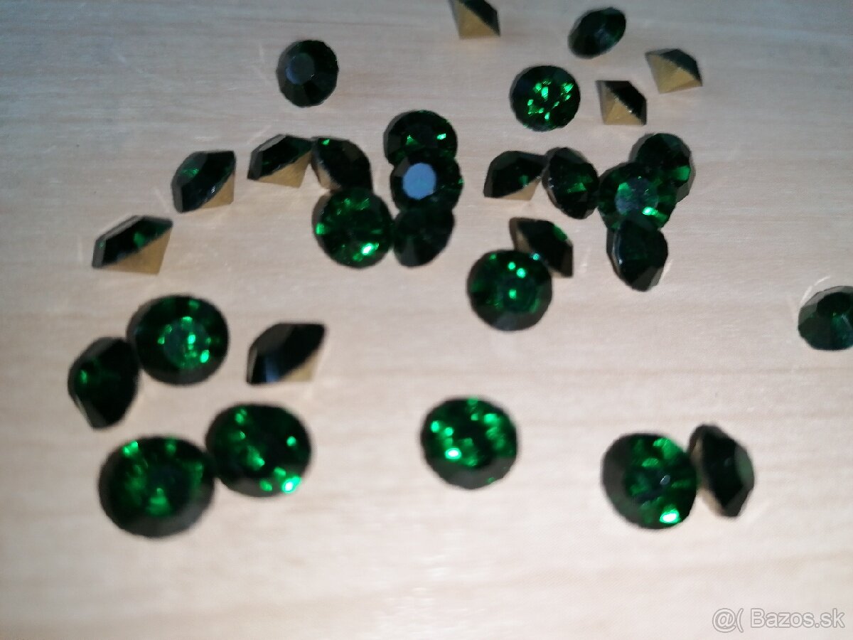 Rhinestones strasove kamienky - emerald - 3