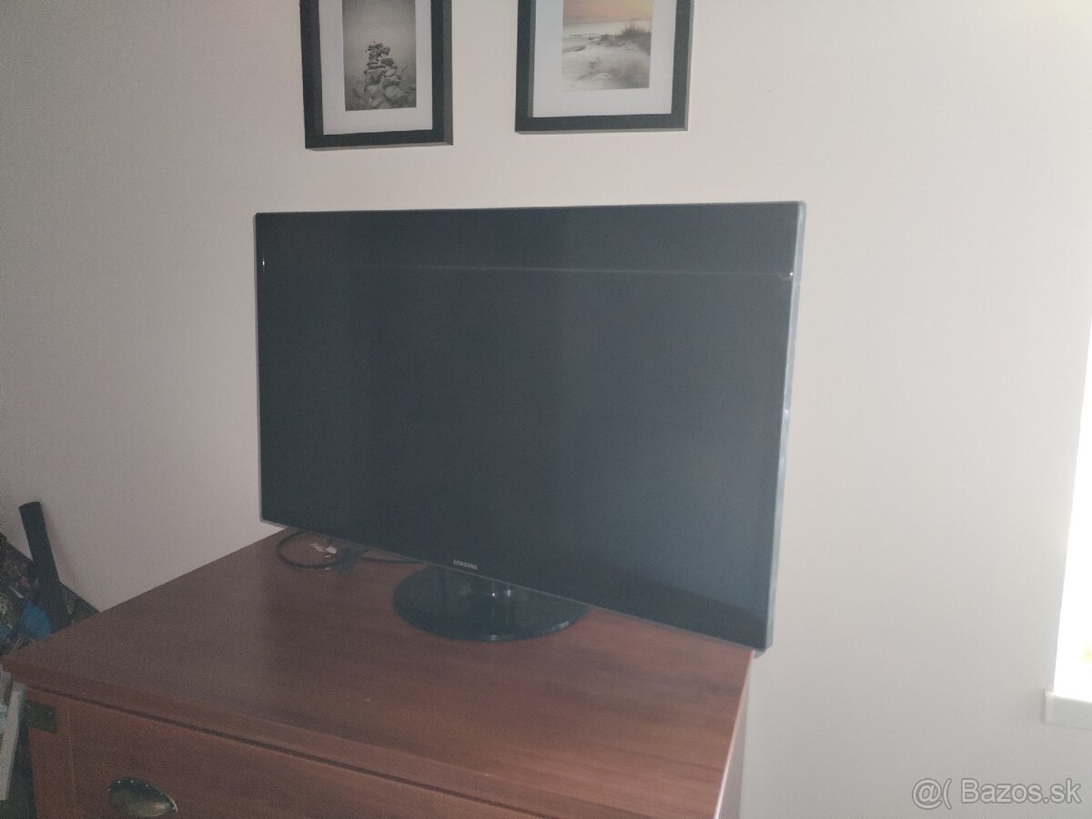 Predam LCD tv Samsung uhl. 80cm - 3