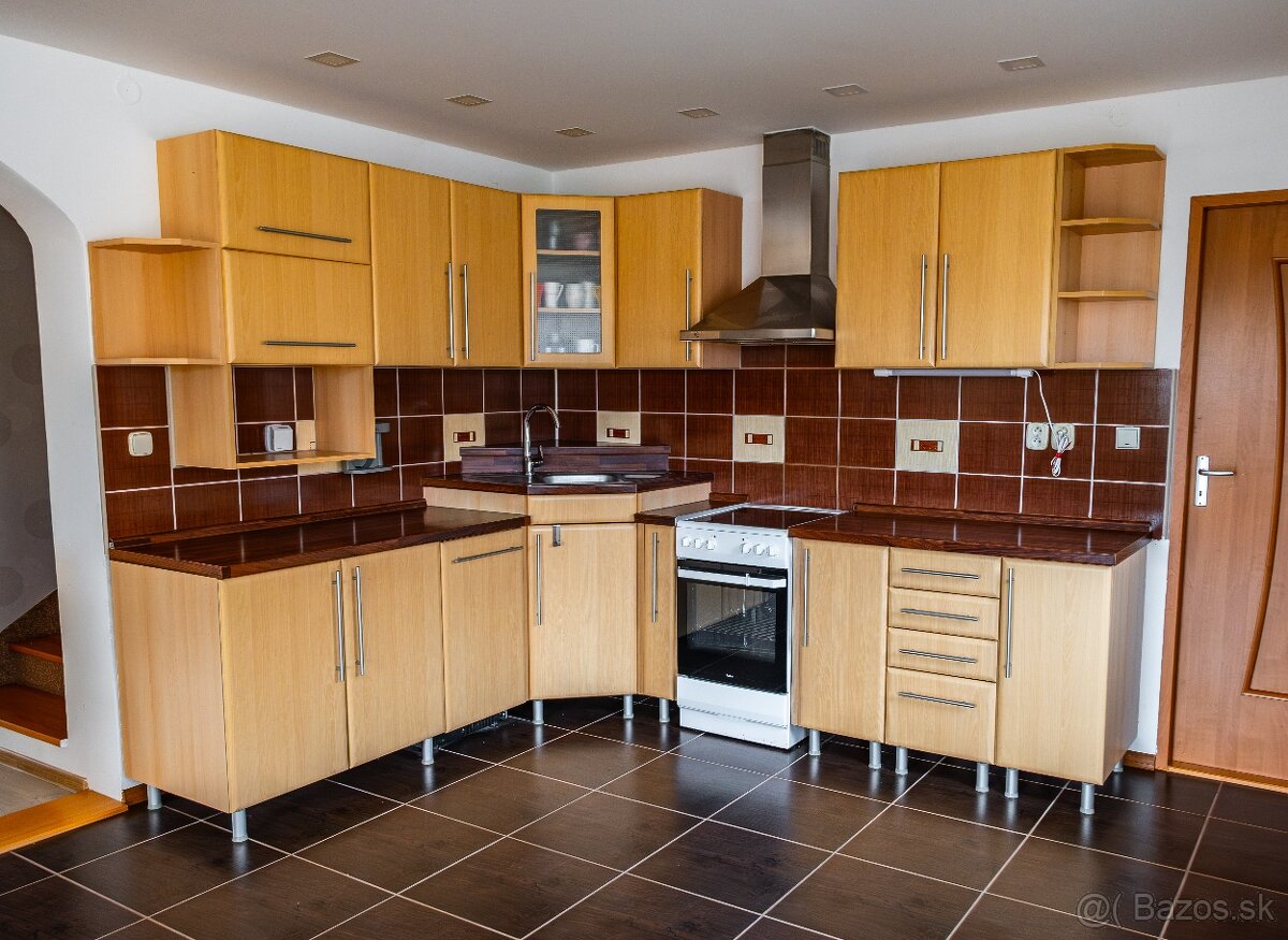 Moderný poschodový 5i rodinný dom so suterénom v Šoporni - 3