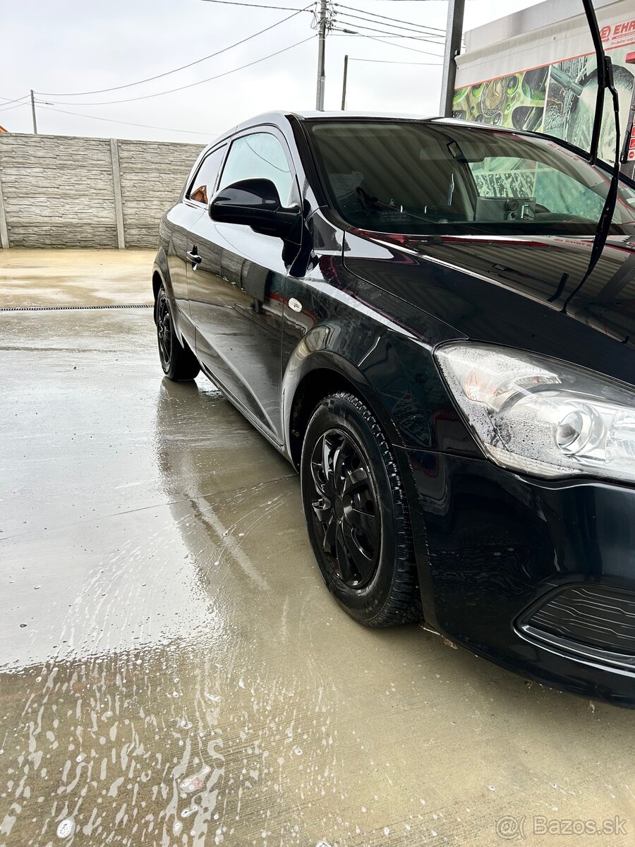 KIA Ceed trojdverák - 3