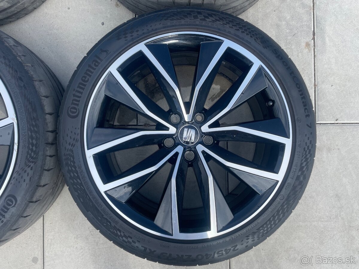 Seat Ateca/ Škoda Karoq 245/40 R19 5x112 - 3