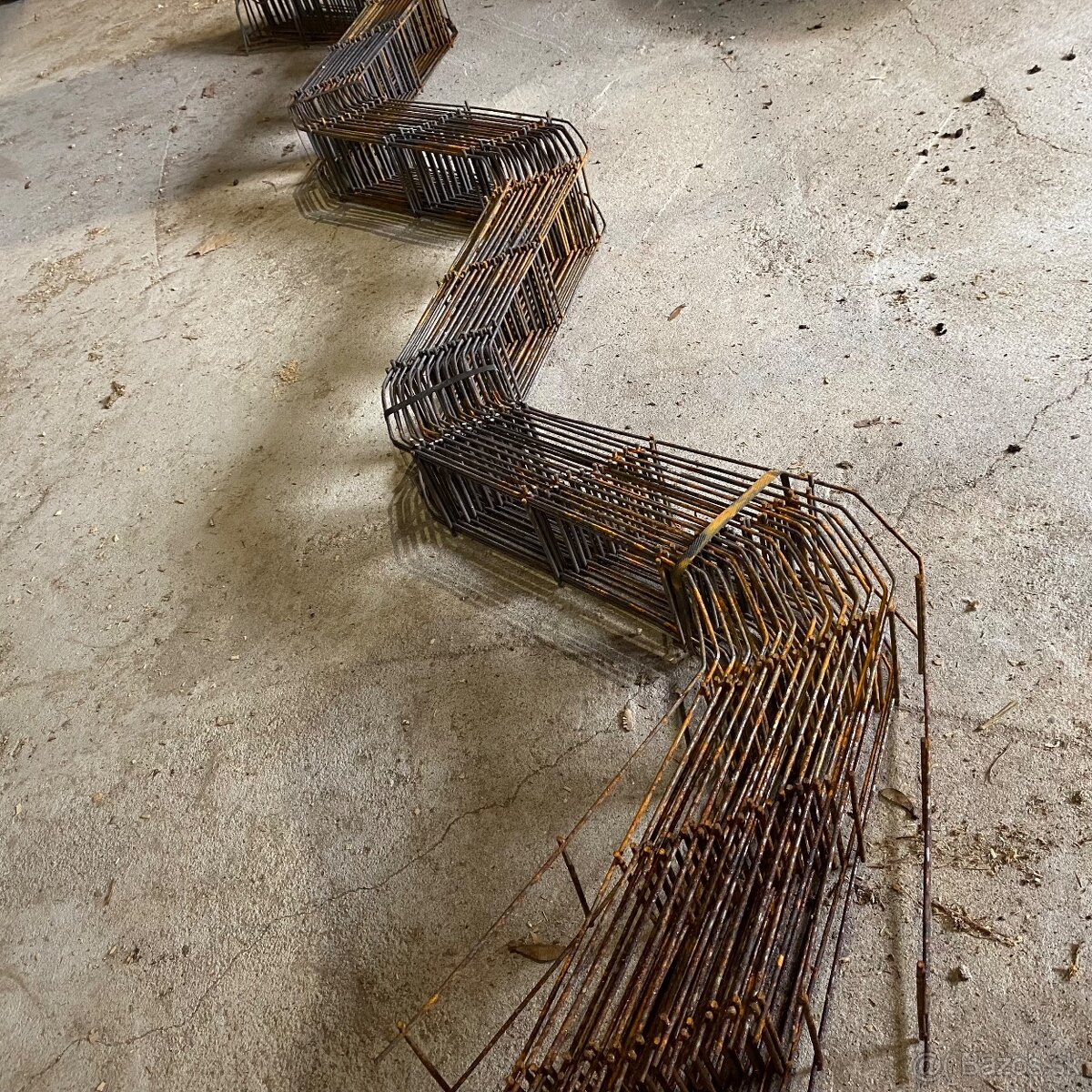 Dištančný kovovy had - 3