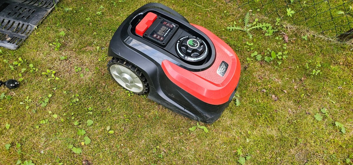 Robotická kosačka s GPS trackerom proti krádeži - 3