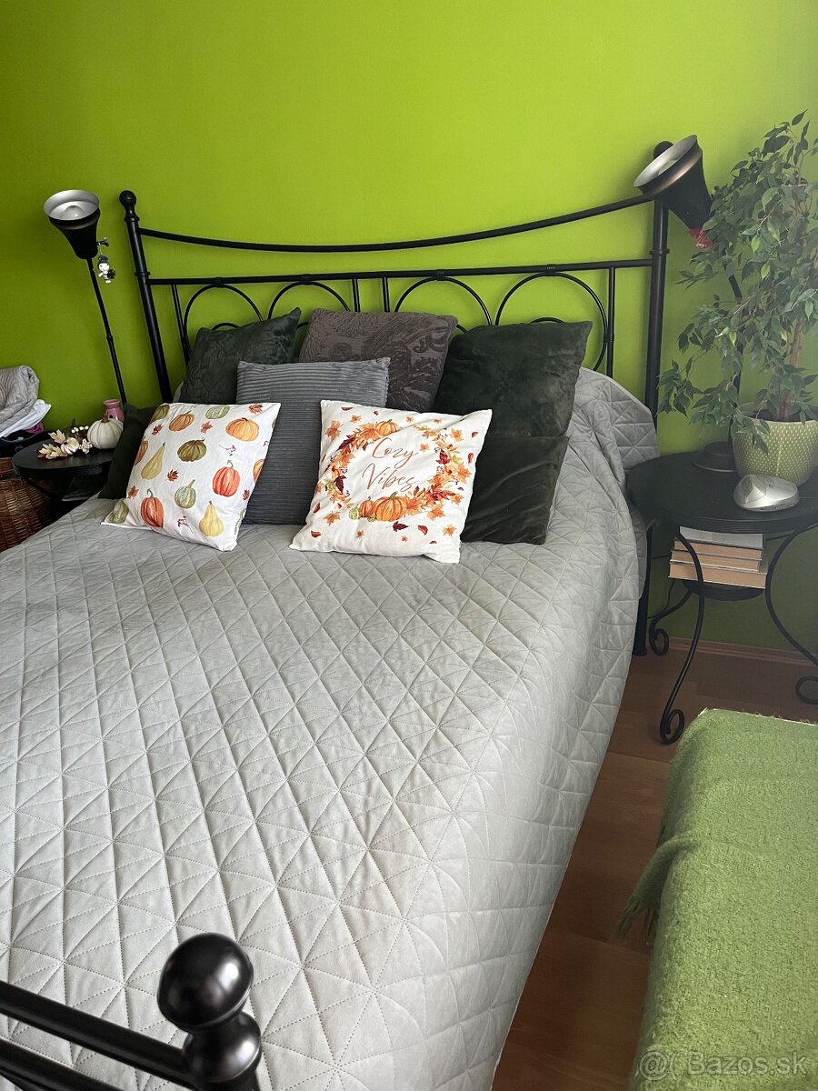 Manželská posteľ s nočným stolíkom - 3