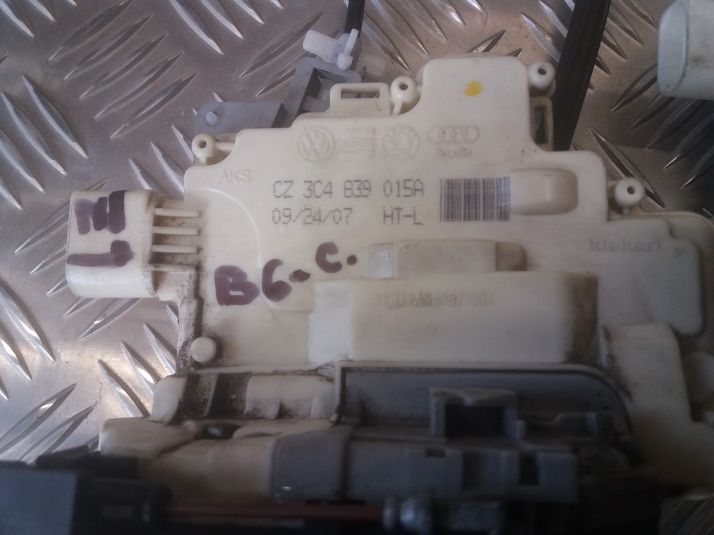 ZÁMKY DVERÍ - VW PASSAT B6 3C - 3