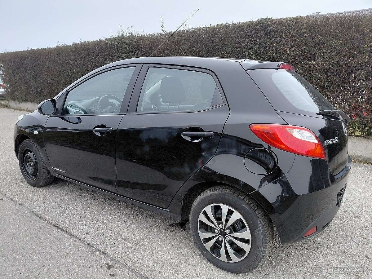 mazda 2 typ DE 1.3i benzin rok 2008 čierna - 3