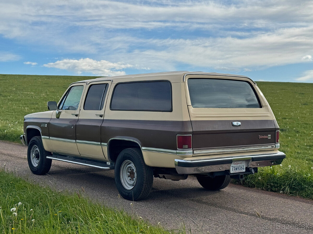 GMC SUBURBAN 3500 V25 Conventional – 5.7 V8 4x4 - 3