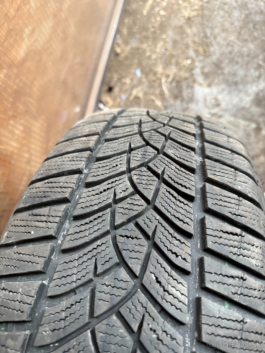 Zimné pneumatiky Goodyear Ultragrip 215/55 R17 98V - 3