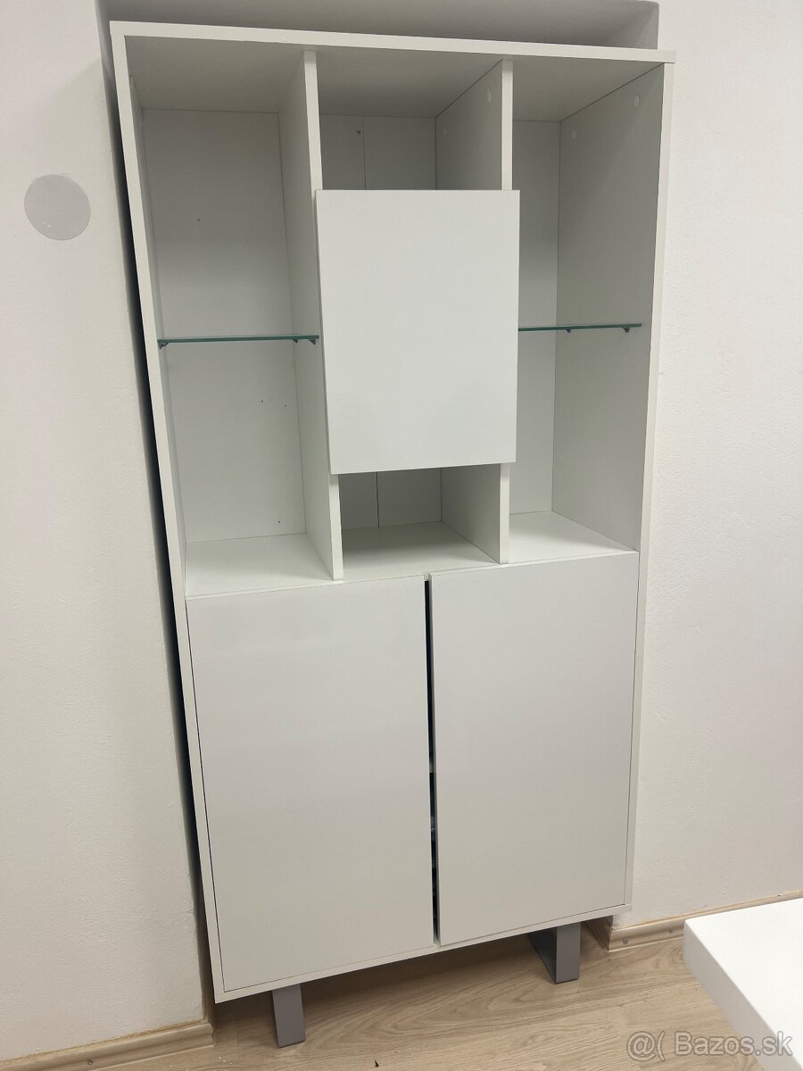 Skrinka s vitrinou - 3