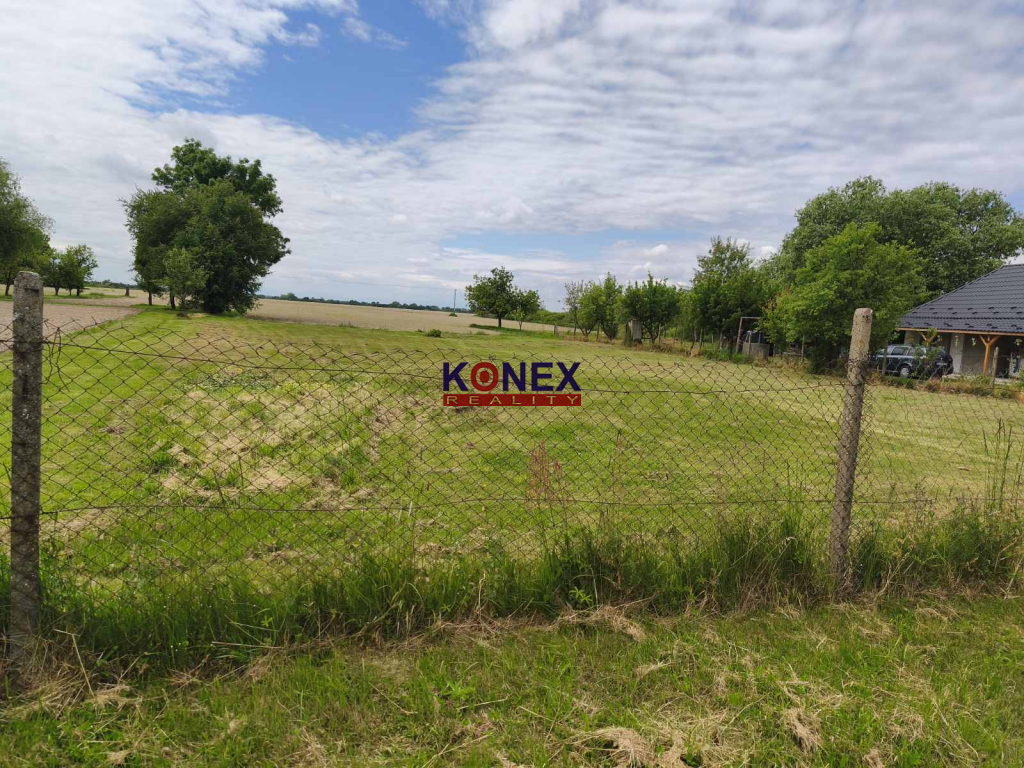 Krásny rovinatý pozemok na predaj – BLATNÉ REMETY - 3