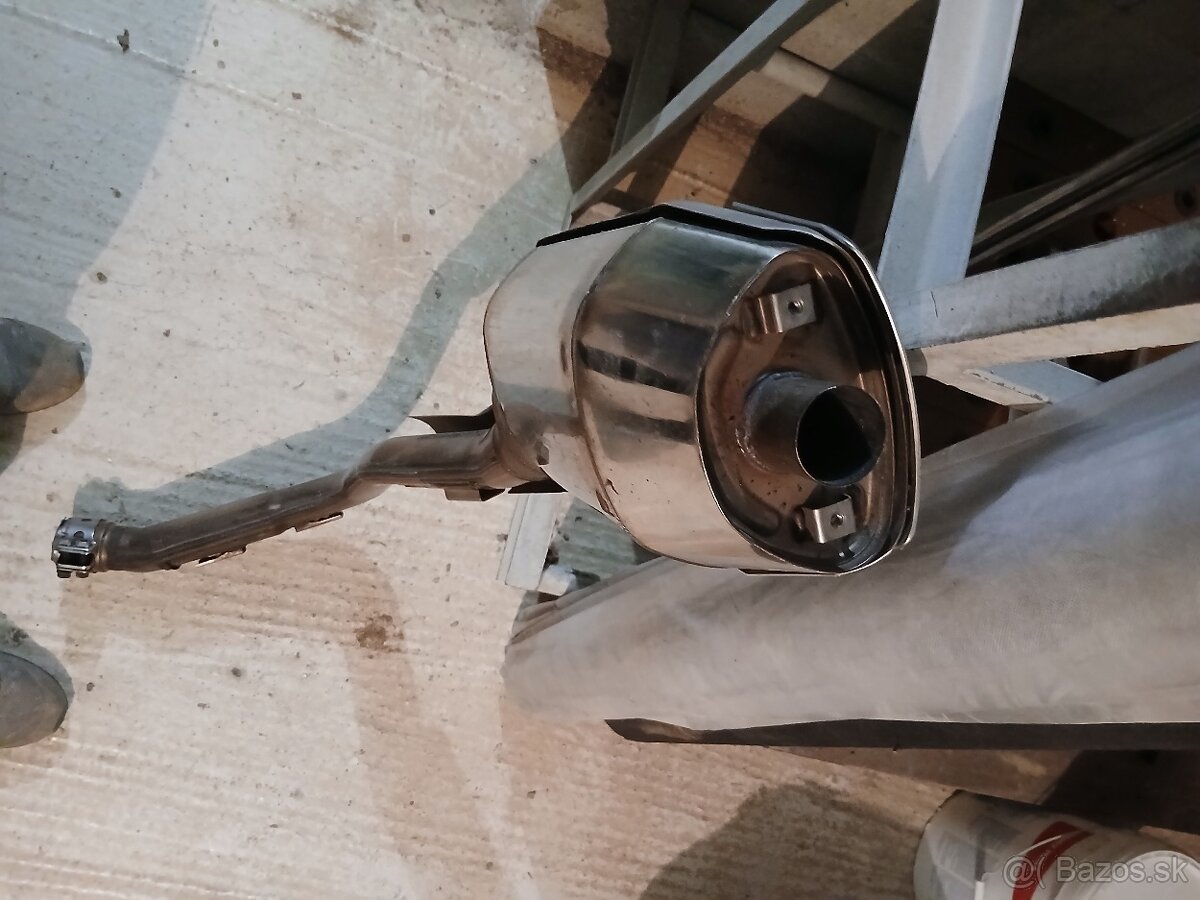 Výfuk honda - 3