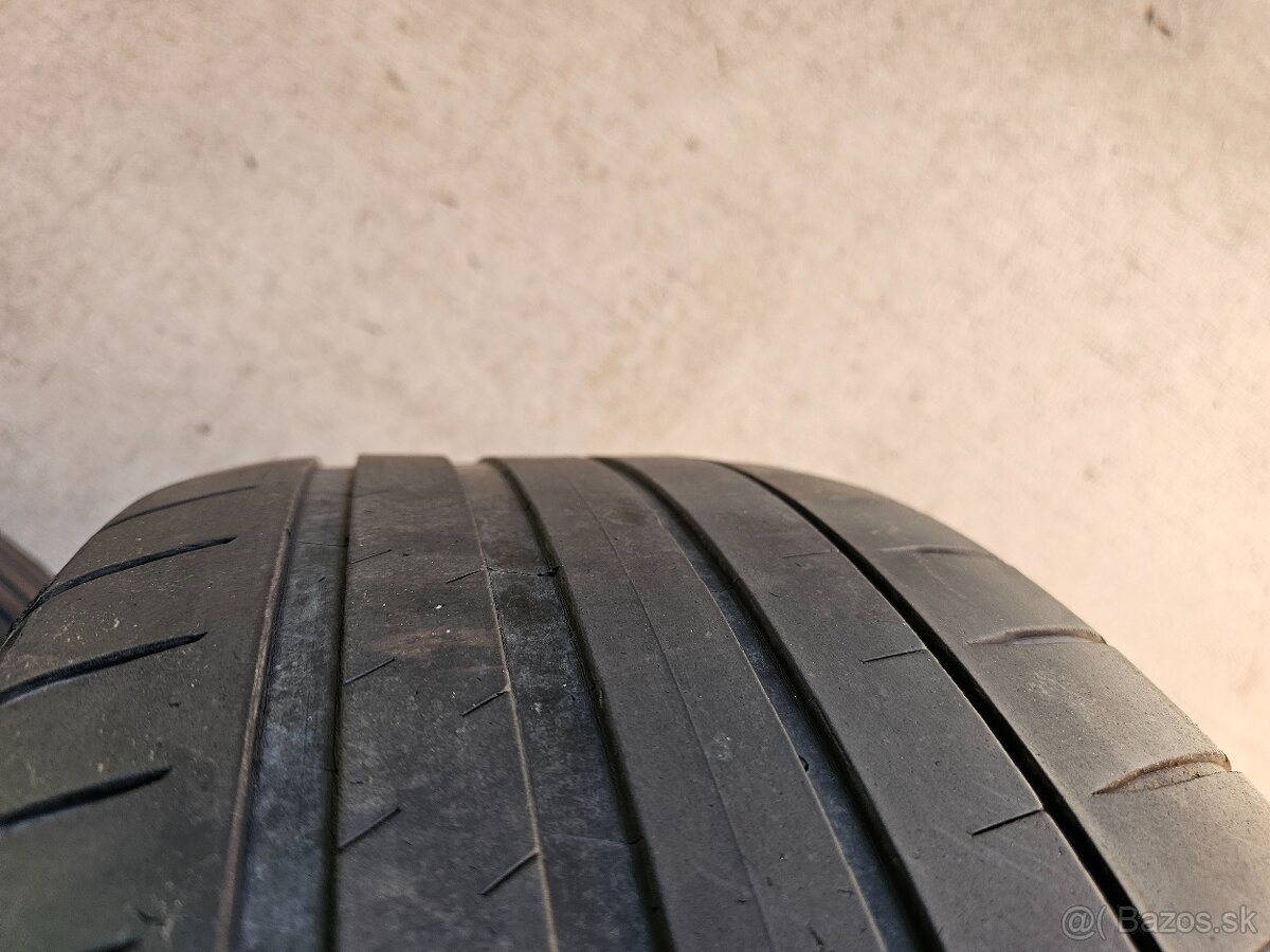 Michelin PILOT SPORT 4 . 245 /40 R19 - 3