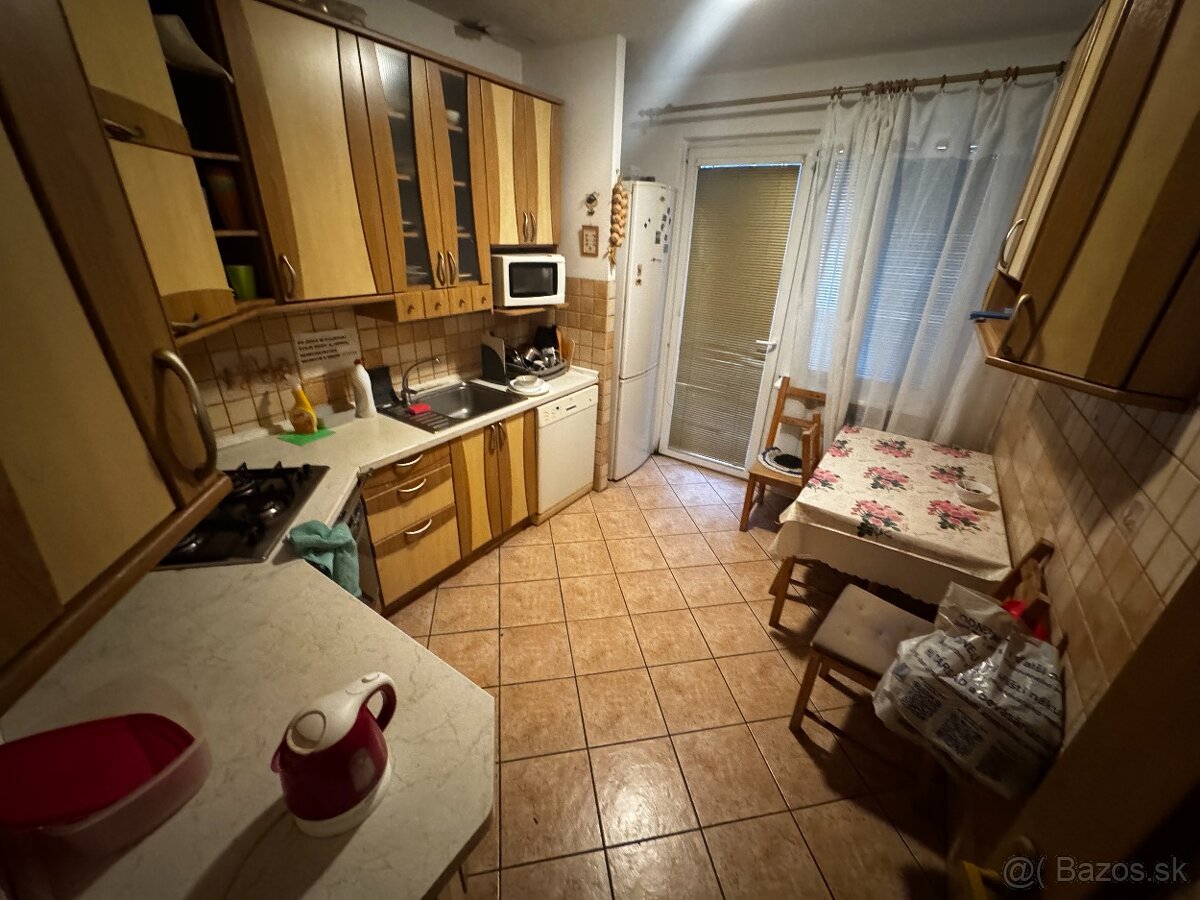 Ponúkam na prenájom veľkú, peknú izbu - 3
