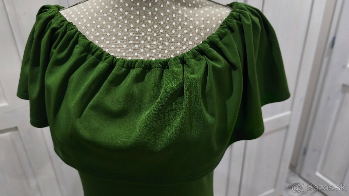 Zelené šaty s volánom - 3