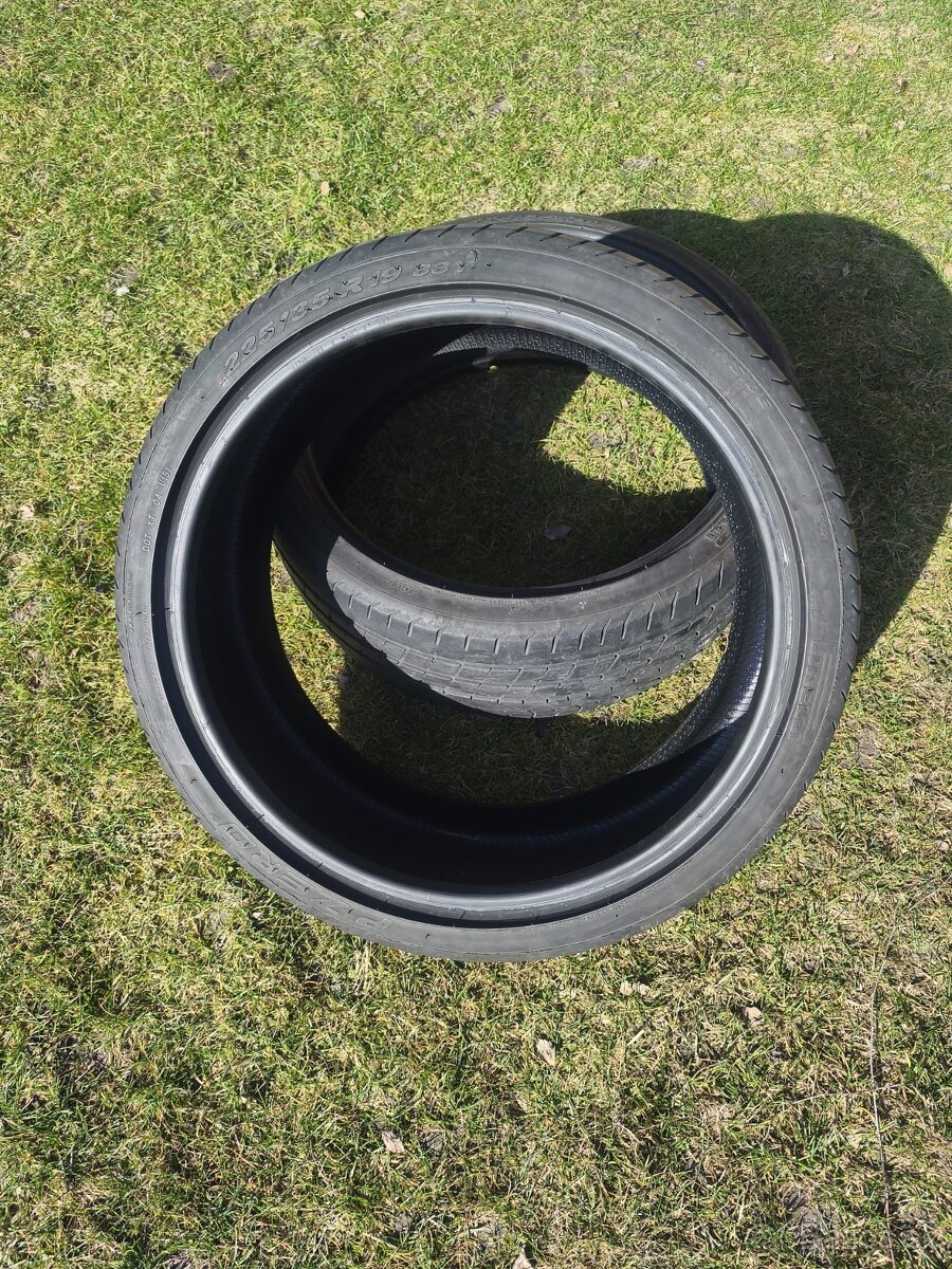 225/35 r19 pirelli - 3