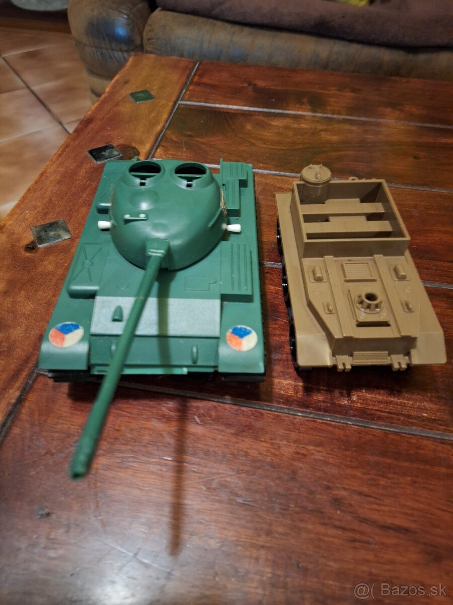 Starý tank ites,transportér igra - 3