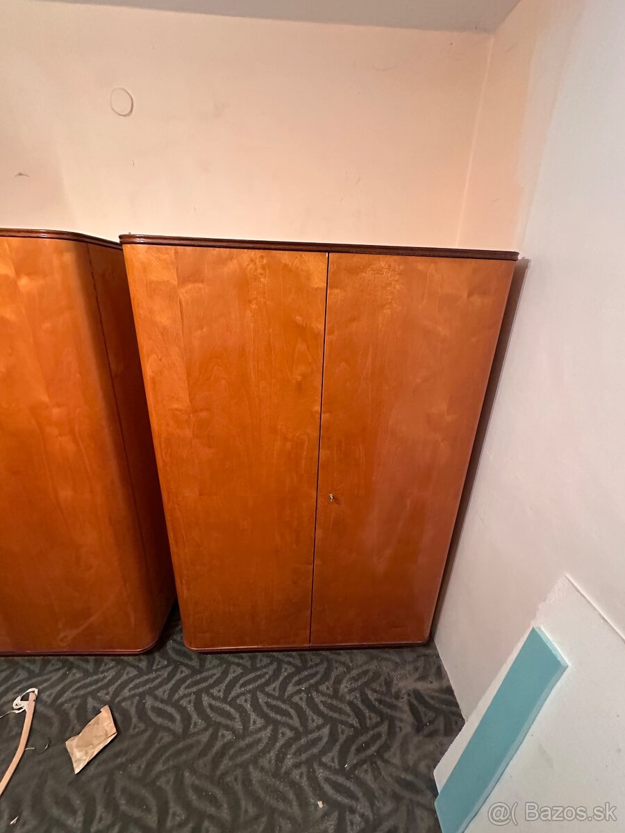 Starožitné staré masívne skrine - 3