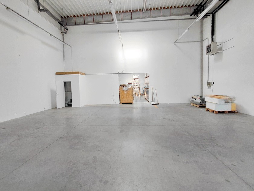 Prenajmeme skladovú halu v Bratislave II. Ružinov. - 3