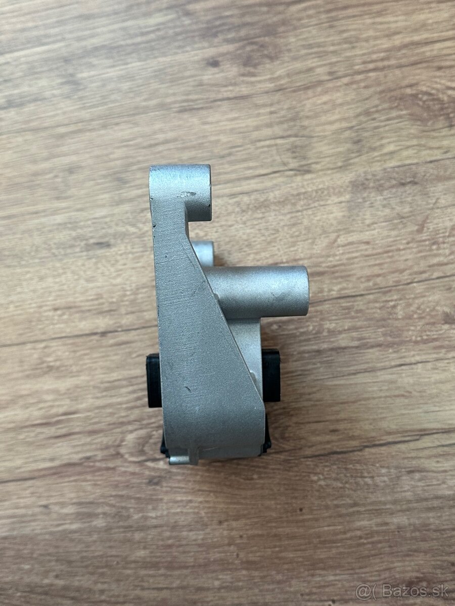 Spodny silentblok motora Ford KA - 3