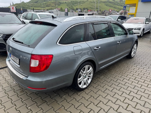 Škoda Superb Combi 2.0 TDI CR 4x4 Elegance DSG - 3