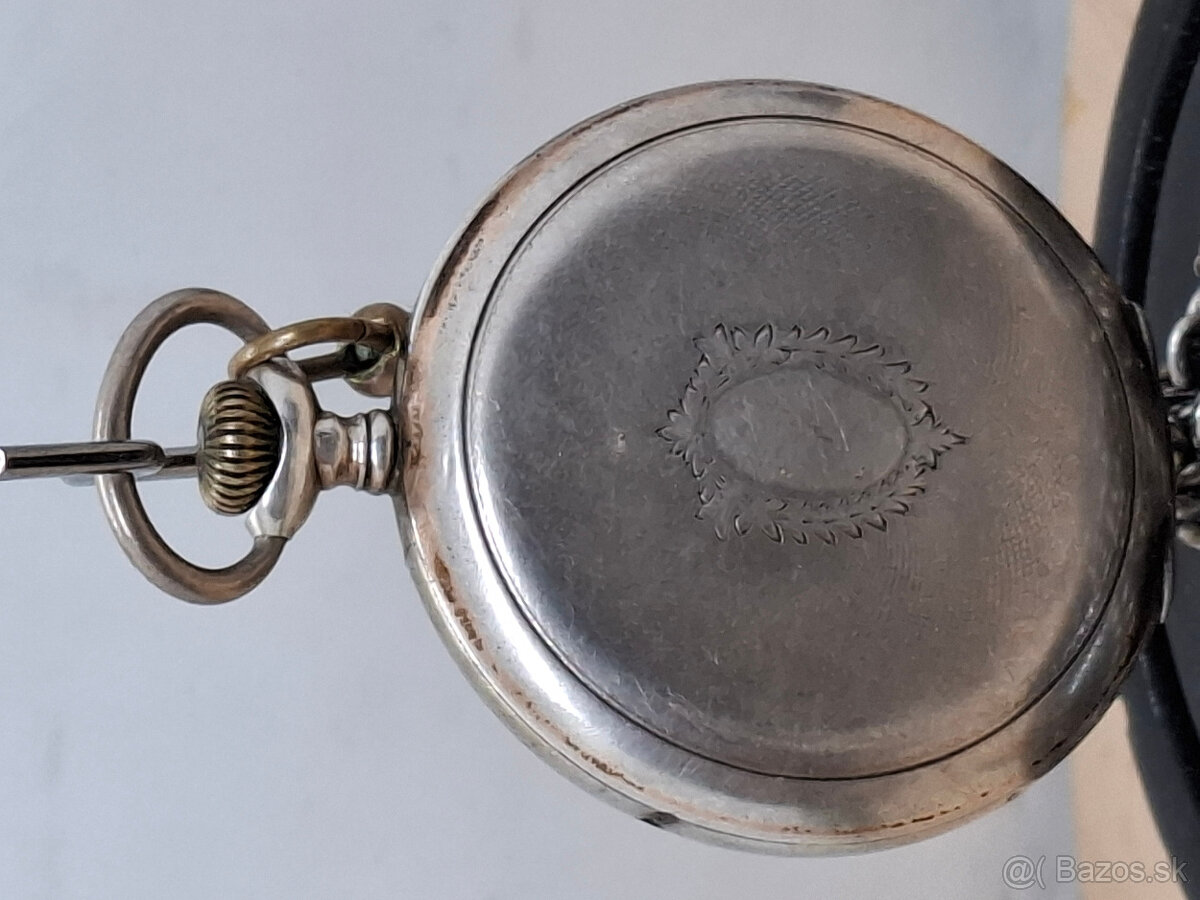 Predám funkčné starožitné strieborné vreckové hodinky REVUE - 3