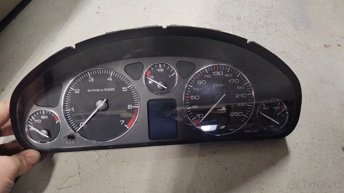 Prístrojovka Peugeot 407 - 3