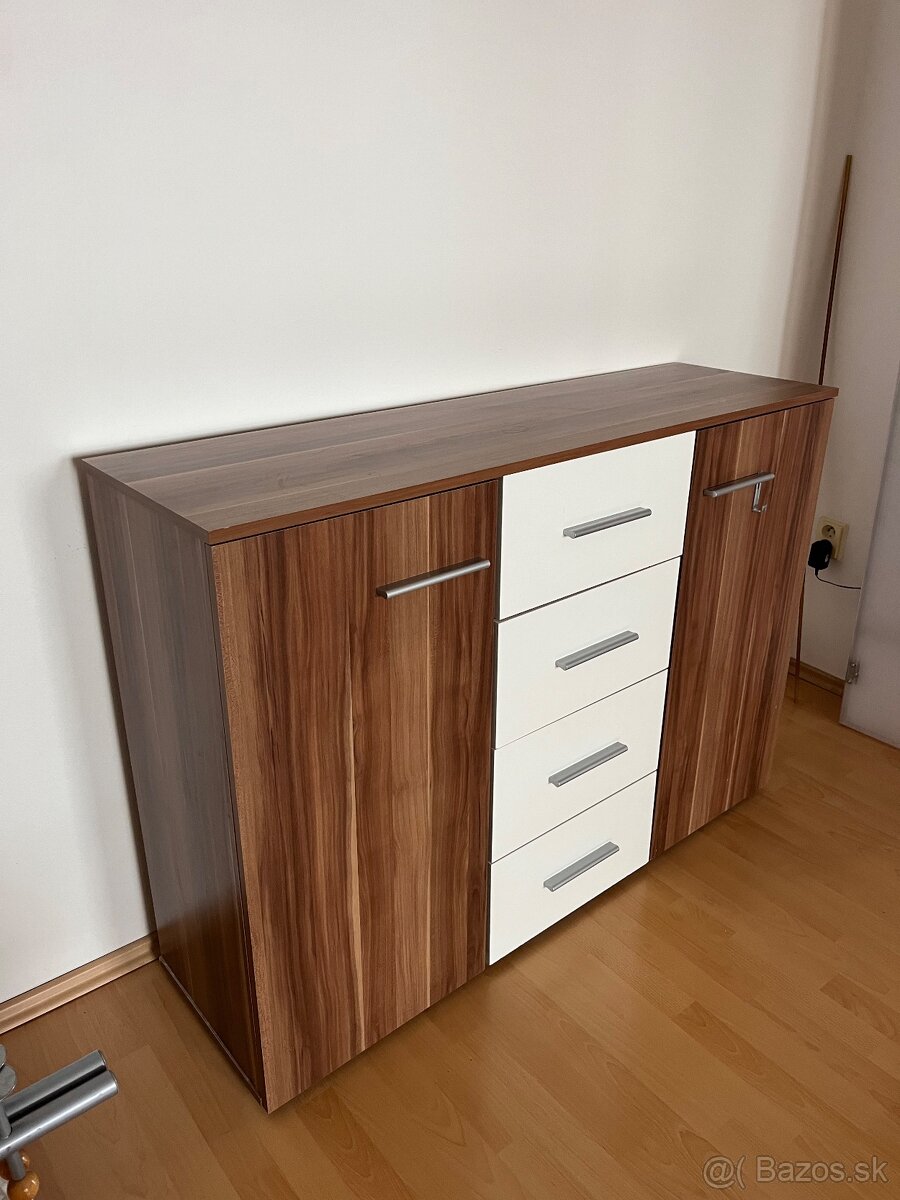 Moderná komoda v elegantnom drevodekore - 3