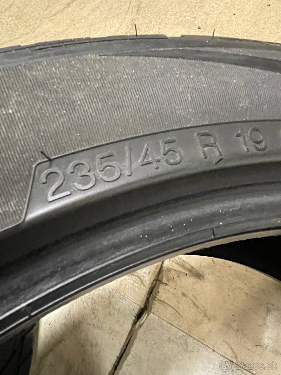Vredestein 235/45 R19 zimné - 3