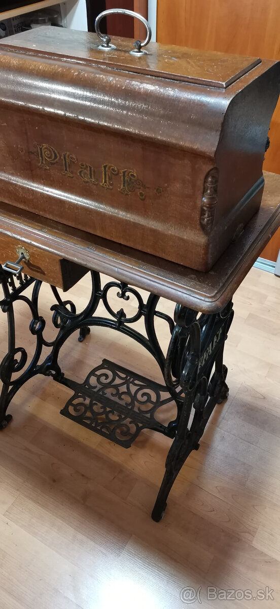 Starožitný šijací stroj značky PFaFF - 3