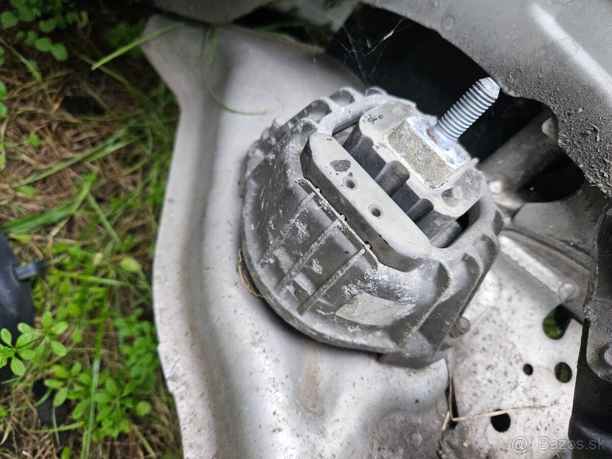 Rozpredám BMW e87 118d 90kw - 3