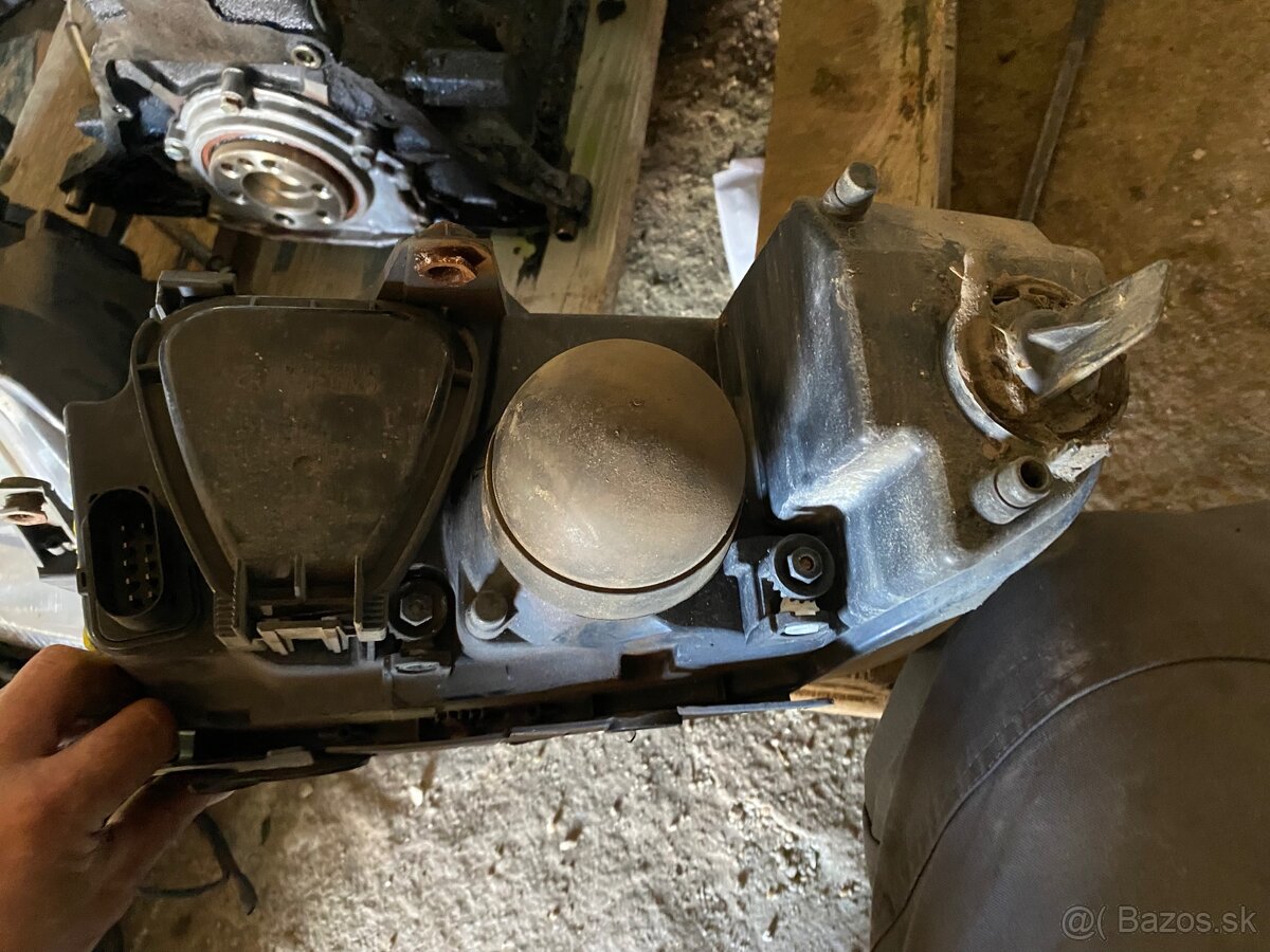 Predám predné svetla Passat b 5,5 - 3