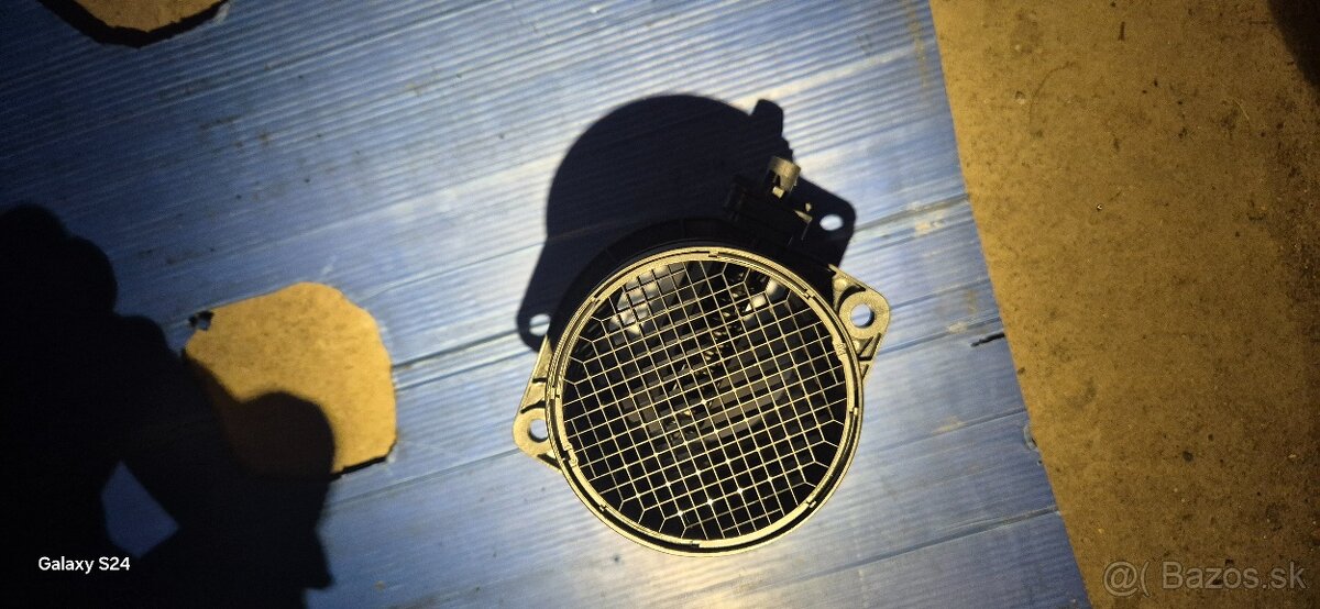 Snimac hmotnosti nasavaného vzduchu. - 3