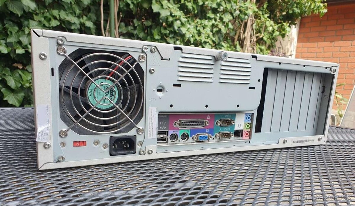Značková retro sestava COMPAQ DESKTOP EN - PENTIUM III - 3