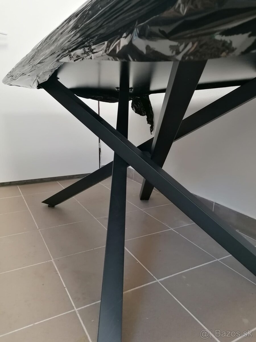 Predám jedálenský stôl - 3