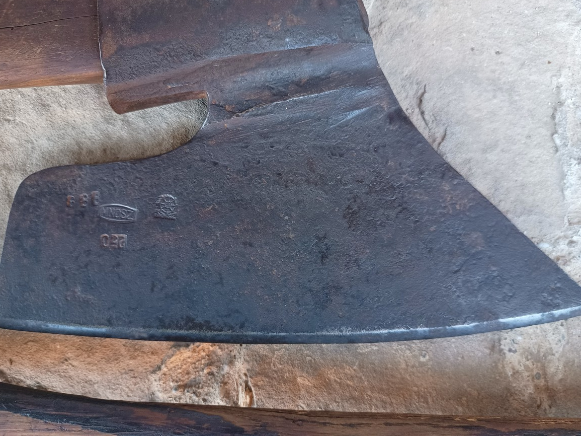 sekera,sekery,hoblík,nebožiec,staré náradie, topor 232 - 3