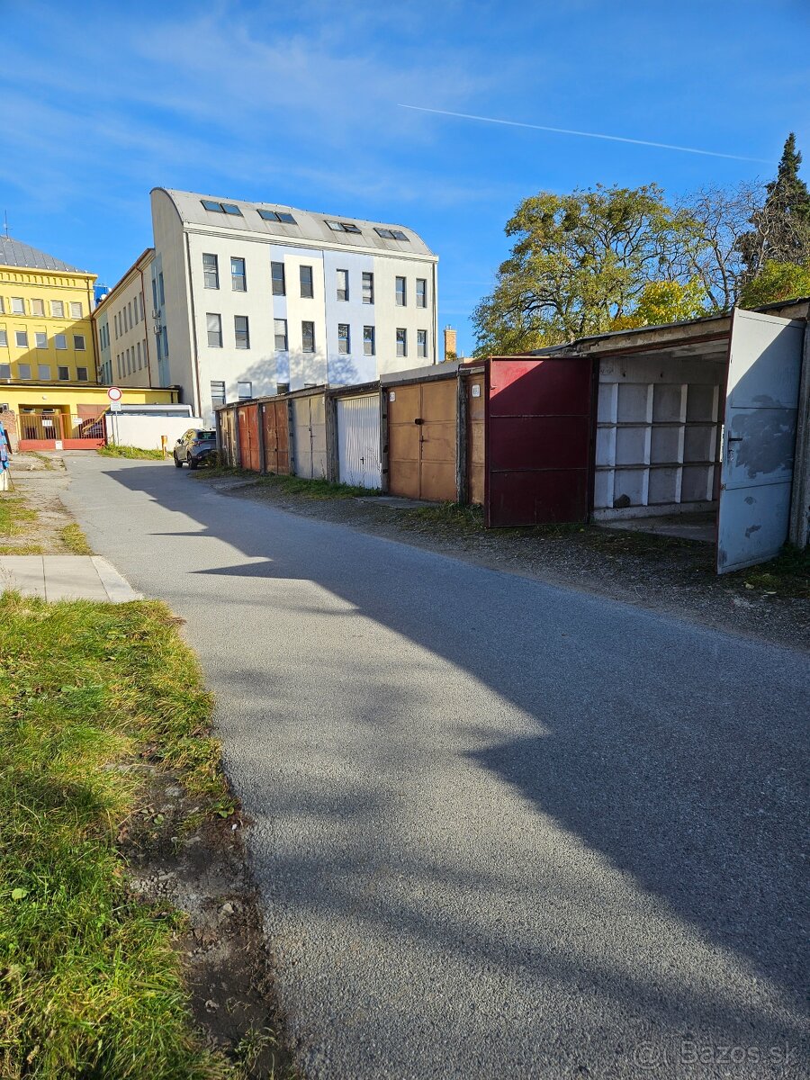 Prenajmen garáž 18m² za Soc. poisťovňou,pri OC Novum, vjazd - 3